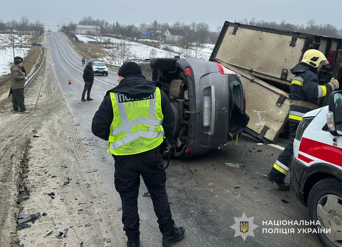 Смертельна автотроща на Львівщині: з'явилися фото з місця аварії