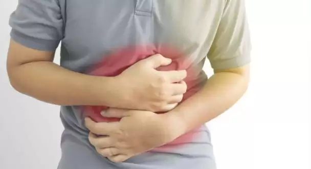 Біль в животі: про які хвороби попереджає організм та коли звертатися до лікаря