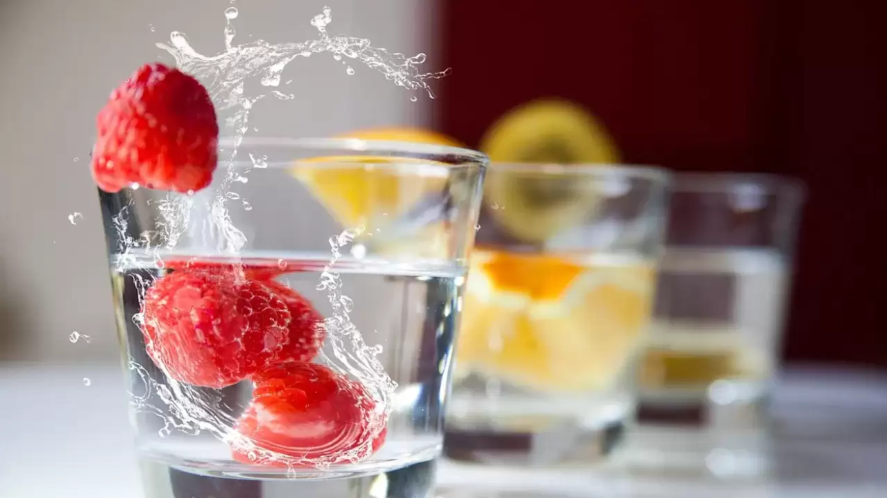 Чи знизиться рівень цукру в крові, якщо пити багато води: дієтологи дали чітку відповідь