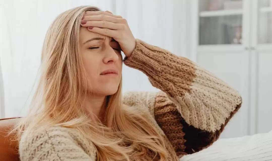 Чому болить голова, коли змінюється погода: відповідь медиків