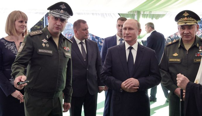 “Папочка на Шойгу станет толще”: арест замминистра обороны РФ разобрал шеф-редактор новостей The Insider