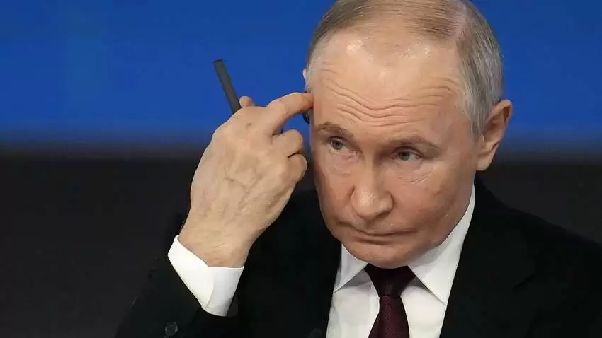 Взявся наслідувати Лукашенка: Путін згадав, як садив картоплю