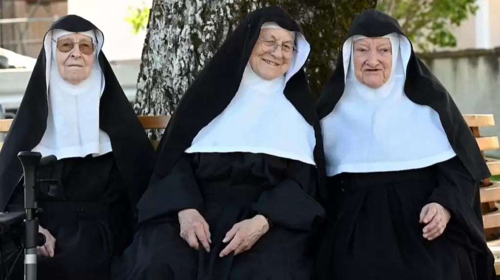 Монахині втекли з будинку для літніх і стали зірками: як їх покарають