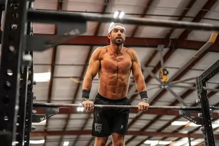 Атлет, піднімаючи штангу, випадково станцював тверкінг