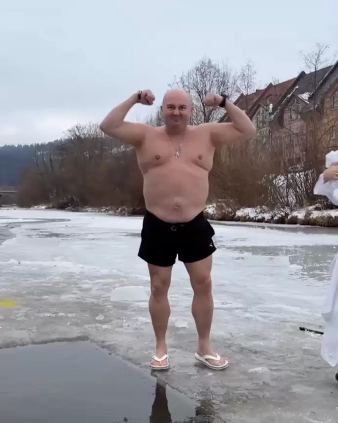 Юрій Ткач ефектно стрибнув в ополонку і насмішив: хто його кумедно підтримав