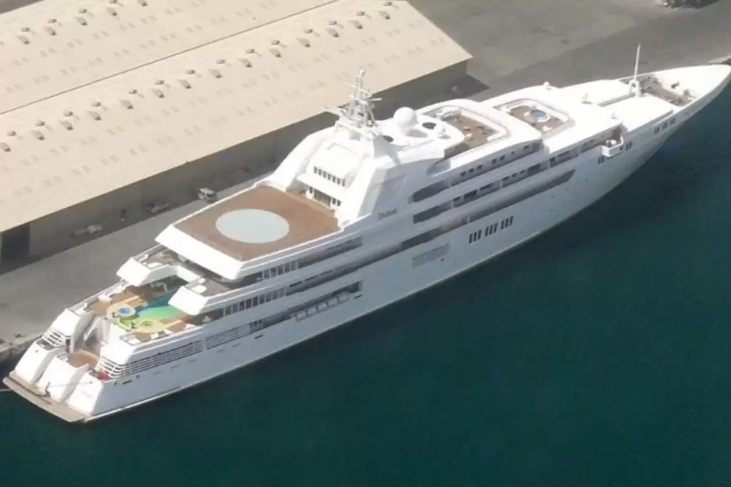 Шейх Дубая наказав розібрати яхту за 500 мільйонів доларів через один дзвінок