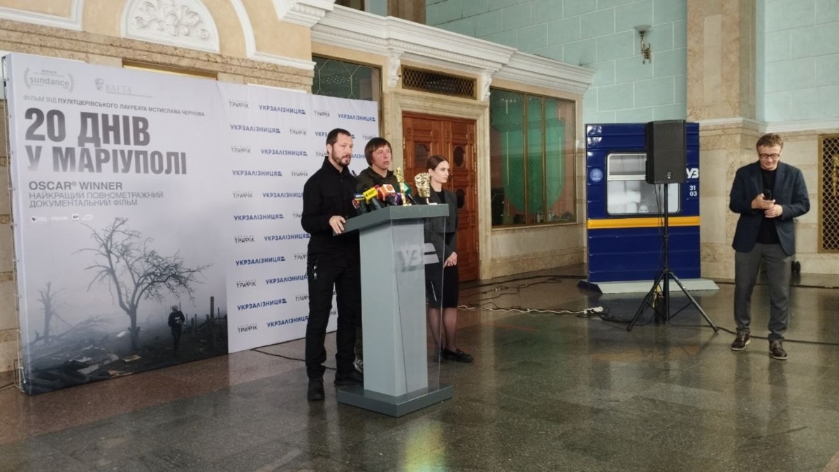 Автори «20 днів у Маріуполі» привезли «Оскар» до України