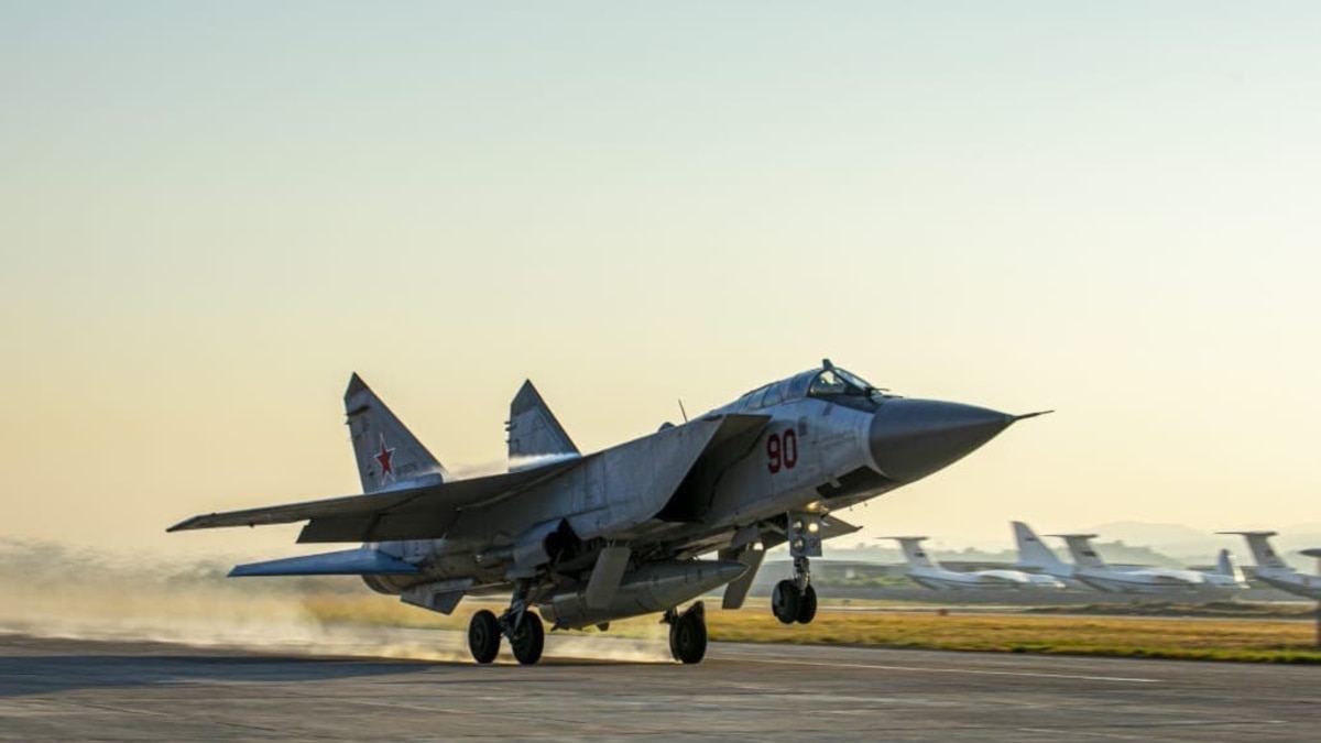 По всій Україні оголосили тривогу. Повітряні сили попередили про ракетну небезпеку