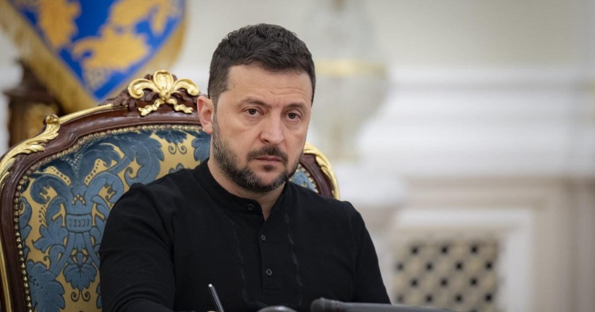 "Из-за имперских привилегий": Зеленский исключил русский язык из перечня защищенных