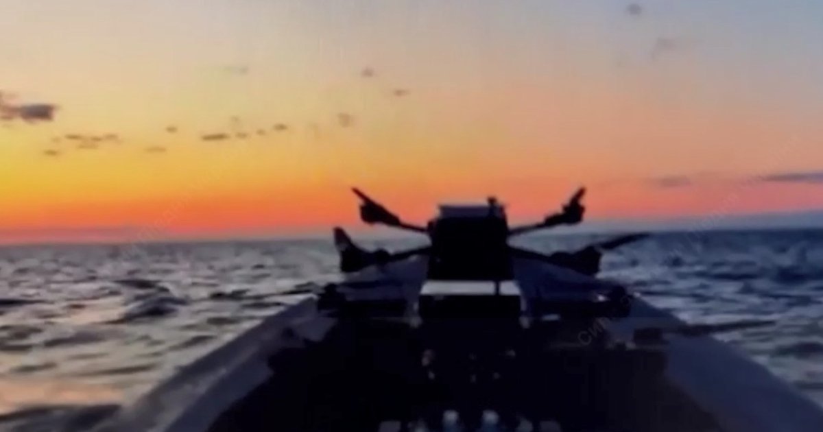 "Минус" три РЛС "Небо": морские дроны и ударные борта "Лазарь" атаковали базу ВС РФ в Крыму (видео)