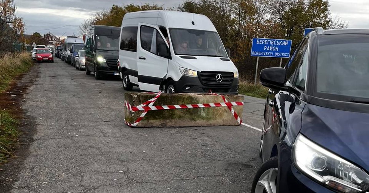 На Закарпатье после прорыва границы КПП усилили бетонными блоками (фото)