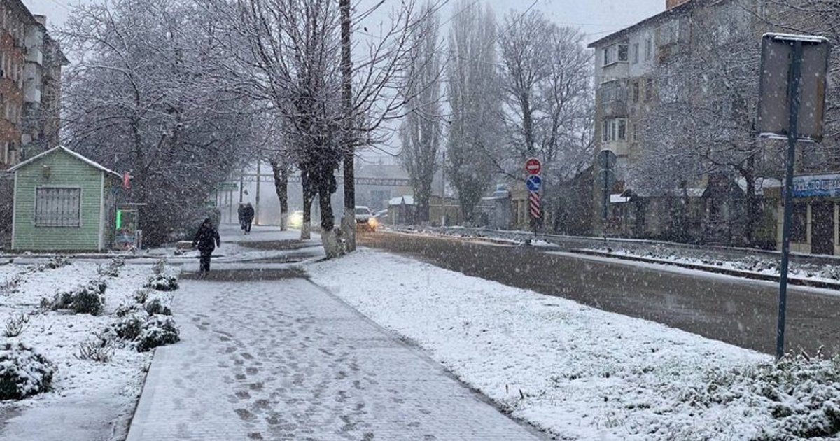 Добрался до Одесской области и Днепра: в Украине выпал первый снег, какие регионы засыпало (фото, видео)
