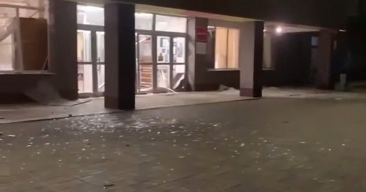 Россияне атаковали Одесский район: повреждены образовательное учреждение и многоэтажка, есть пострадавшие (фото, видео)