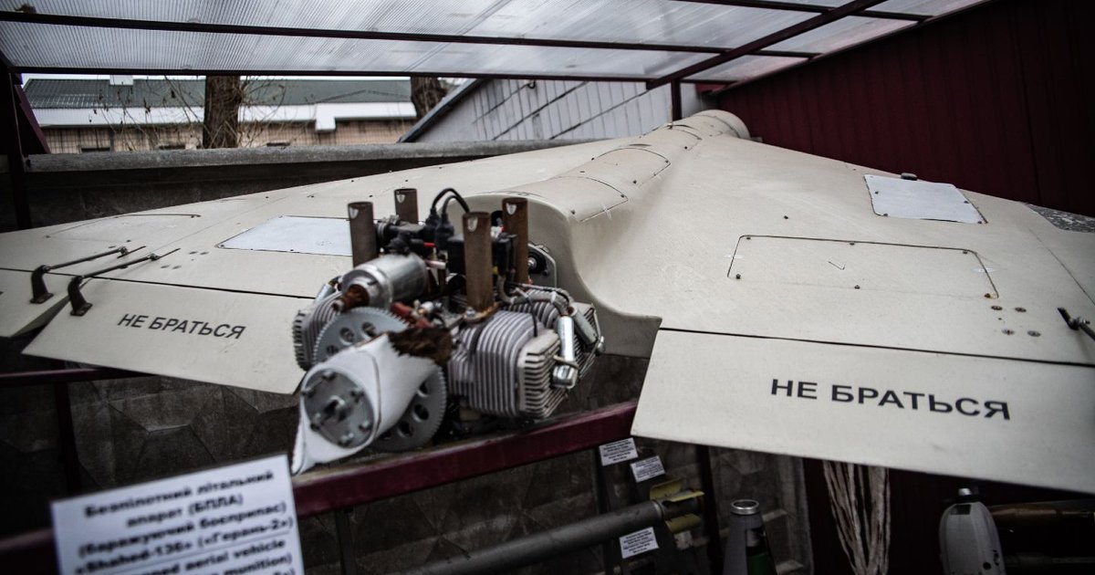 Россия атакует Украину "Шахедами" и ракетами: в Киеве повредили многоэтажку, есть раненые (видео)