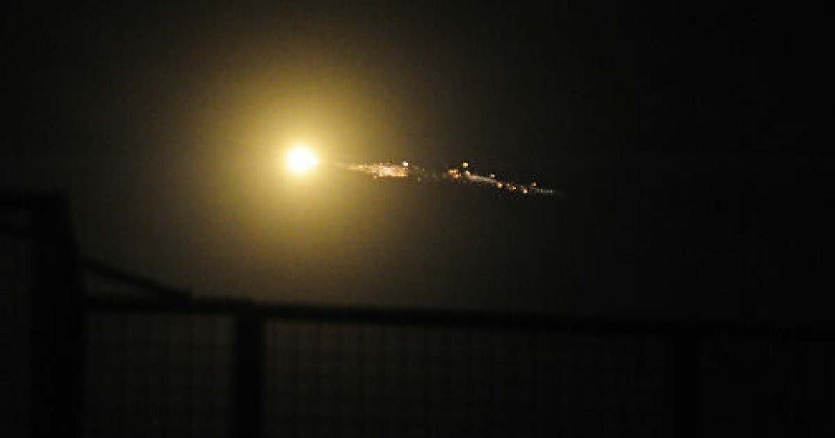 В Киеве и области прогремела серия взрывов: россияне атаковали столицу "Шахедами", вспыхнул пожар