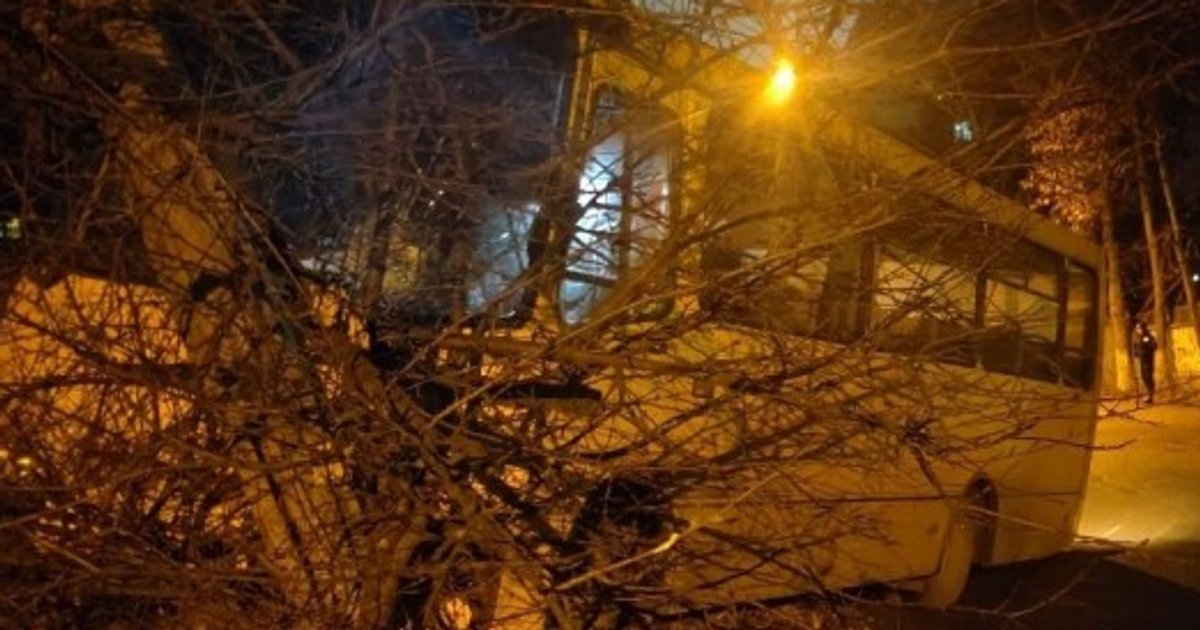 В Киеве пьяный полтавчанин угнал автобус и спровоцировал тройное ДТП