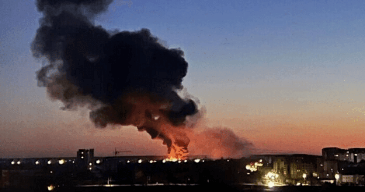 В Одессе прогремела серия взрывов: россияне запустили на город десятки "Шахедов" (видео)