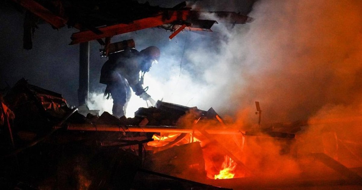 ВС РФ ударили по частным домам в Запорожье: есть погибшие и раненые, детали (видео)