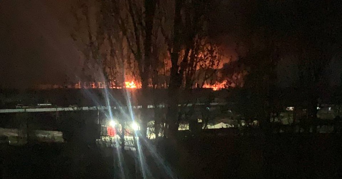 Дроны атаковали металлургический комбинат в Алчевске: также прилетело по подстанции (видео)