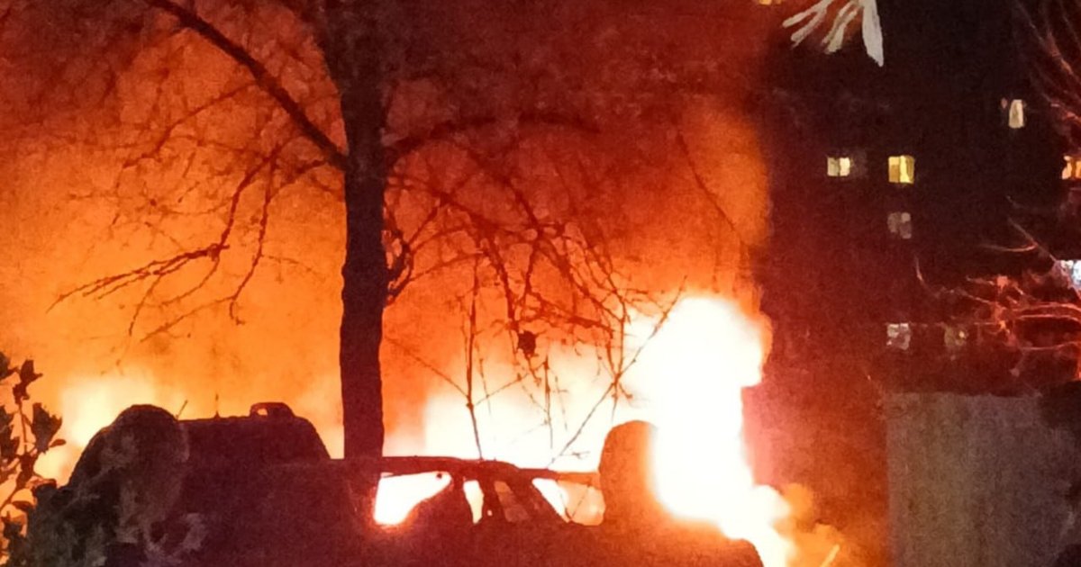 Россияне атаковали Сумы "Шахедами": повреждены жилые дома и медучреждение (видео)