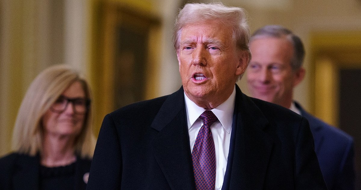 "Гренландия хочет быть с нами": Трамп снова заговорил об аннексии острова (видео)