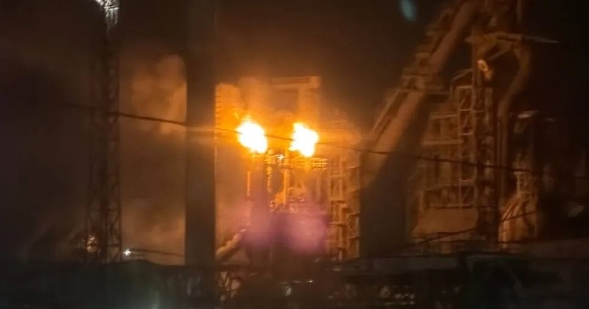 После громких "звуков" в Туле горит металлургический завод (видео)