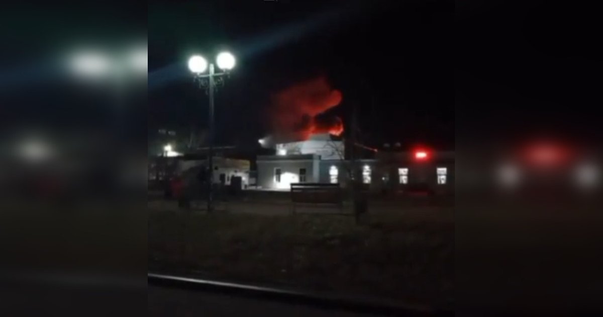 6500 км от Украины: в РФ горит единственный завод, где производят истребители Су-35 и Су-57 (видео)