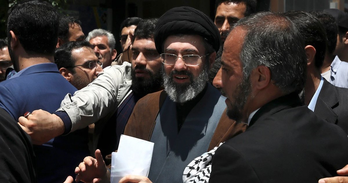 Лидер Ирана Моджтаба Хаменеи не выходит на публику, потому что изуродован взрывом, — Reuters