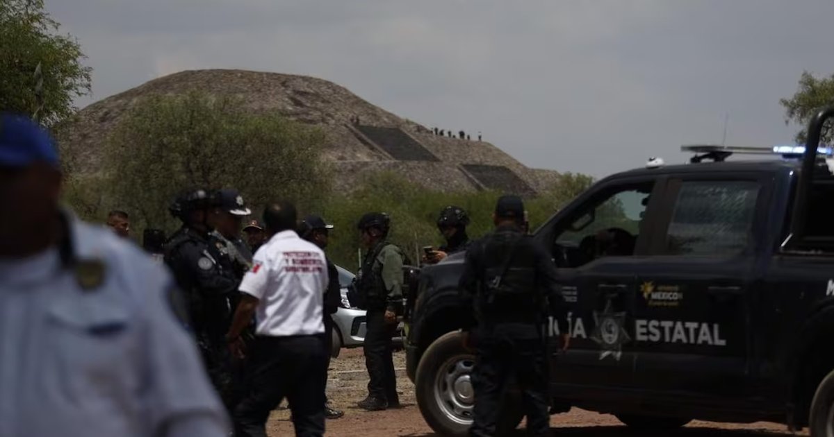 13 раненых, один убитый: мужчина расстрелял туристов с вершины пирамиды Луны в Мексике (видео)