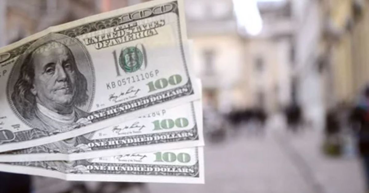 Что будет с курсом доллара и евро в Украине: прогноз экспертов