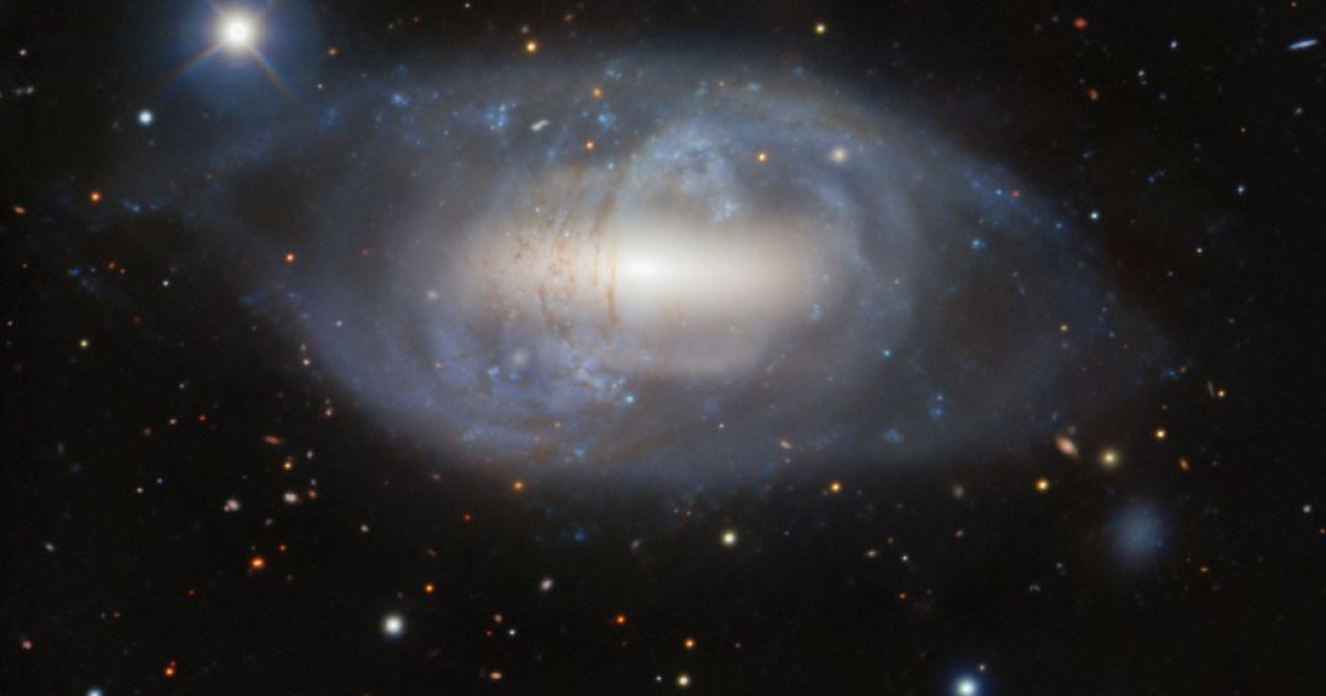 Получен новый снимок необычной галактики: не похожа ни на одну другую во Вселенной (фото)