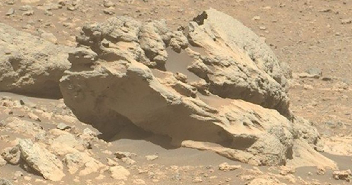 NASA обнаружило на Марсе камень, которому там не место (фото)