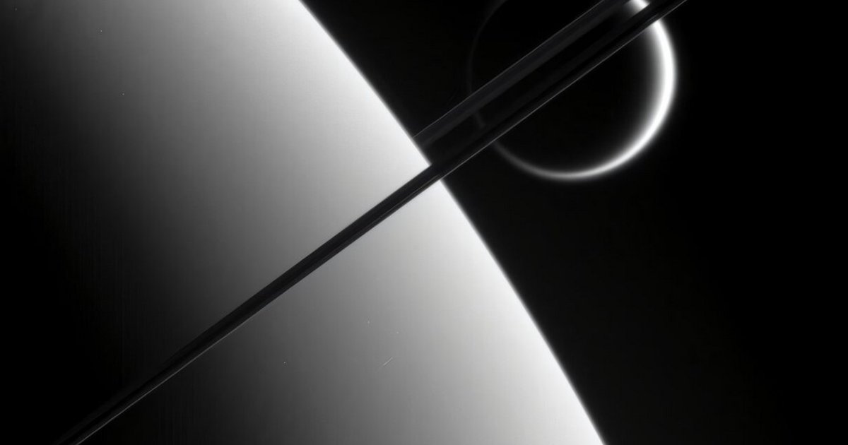 Кольца Сатурна и его крупнейший спутник возникли в результате космической катастрофы (фото)