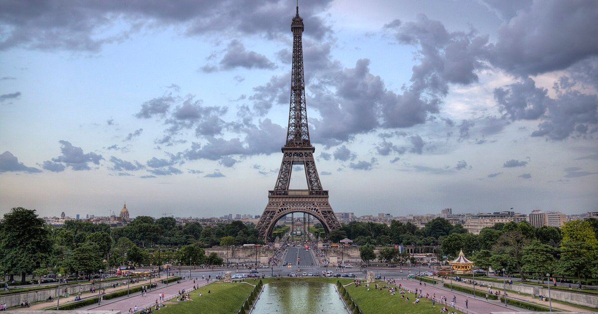 ТОП-5 фактов об Эйфелевой башне: как металлическое чудовище стало украшением Парижа (фото)