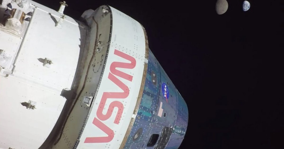 Миссия "Артемида-2" завершена: капсула с астронавтами приводнилась в Тихом океане (фото)