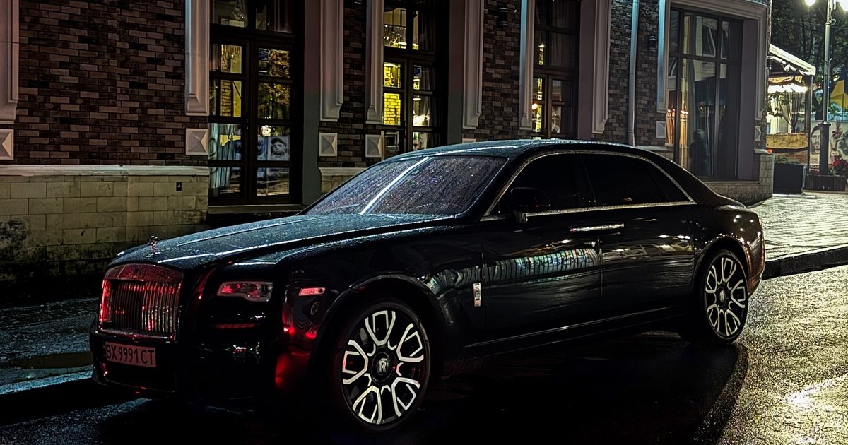 В Хмельницком заметили дорогой представительский Rolls-Royce за $200 000 (фото)