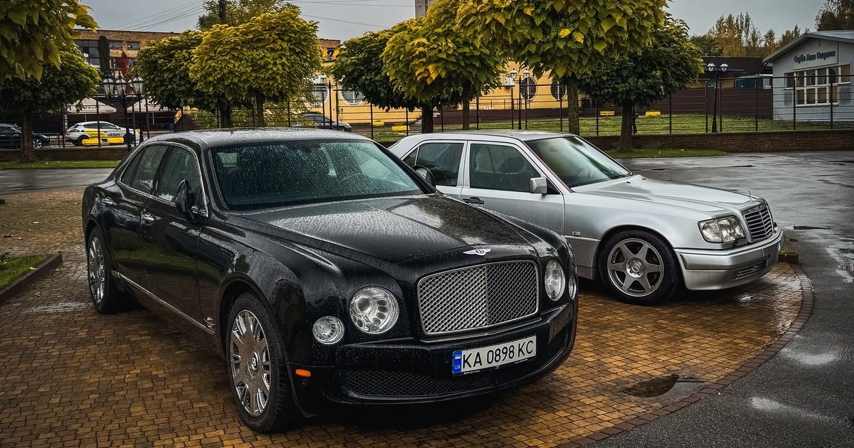 В Киеве засветились раритетные коллекционные седаны с мощными V8 (фото)