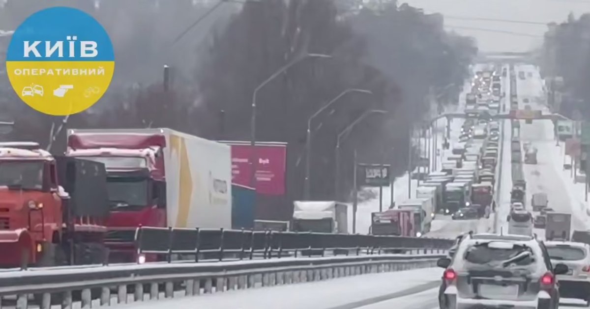 Киев сковали сильные пробки из-за непогоды: где самая сложная ситуация (видео)