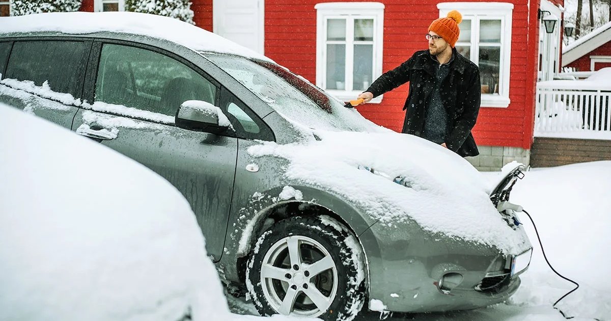 Зарядка электромобиля в условиях блэкаутов — как не остаться с батареей "на нуле"
