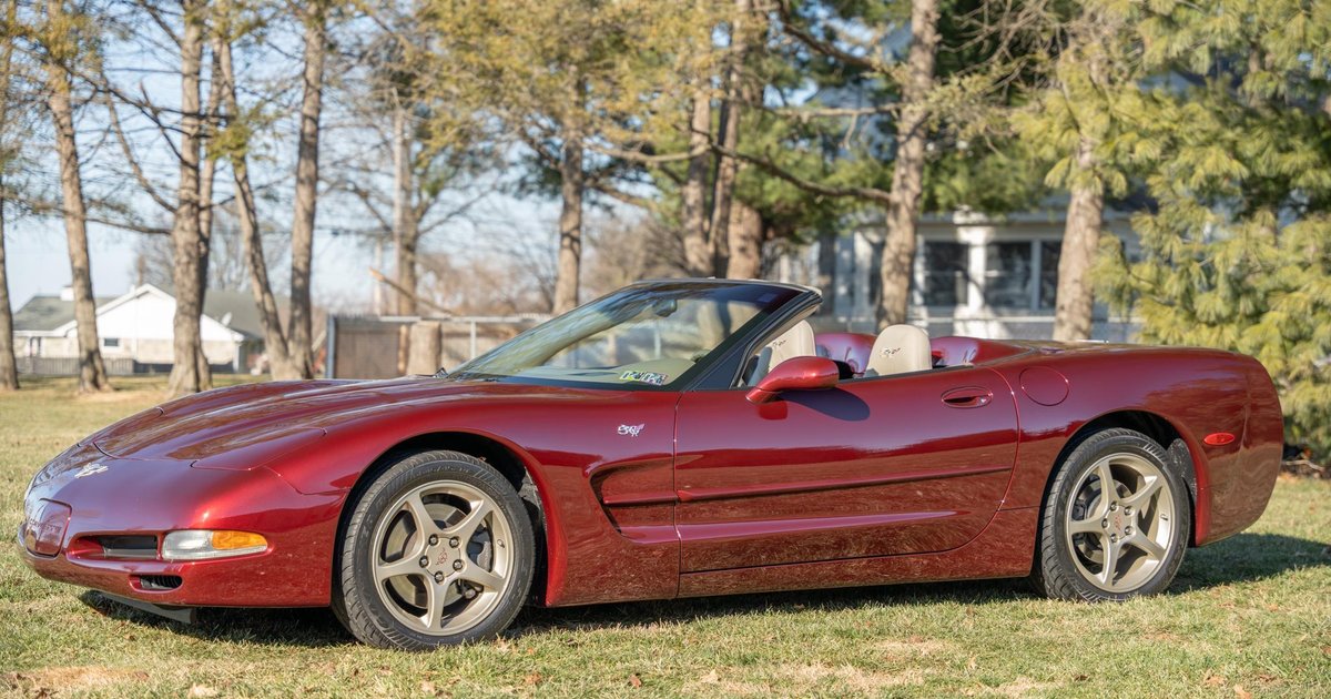 Капсула времени из 2000-х: обнаружен культовый 23-летний Corvette в новом состоянии (фото)