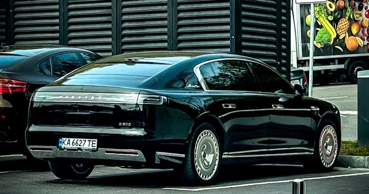 Ездит боком и стоит $140 000: в Украину привезли китайский Rolls-Royce (видео)