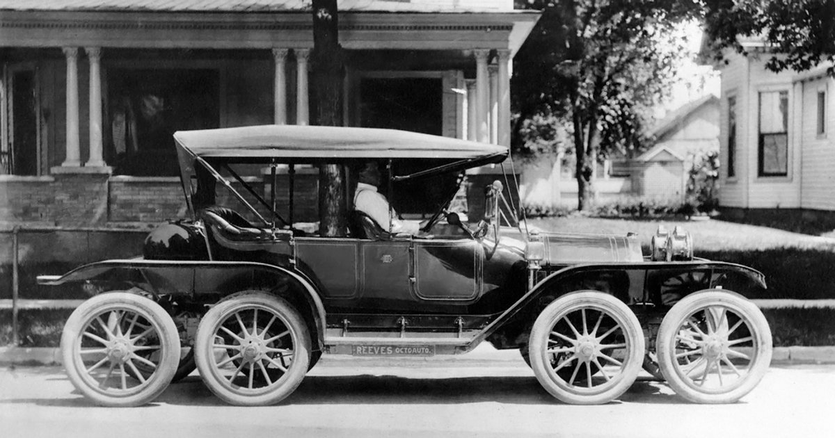 В интернете показали уникальную восьмиколесную легковушку 1911 года (фото)