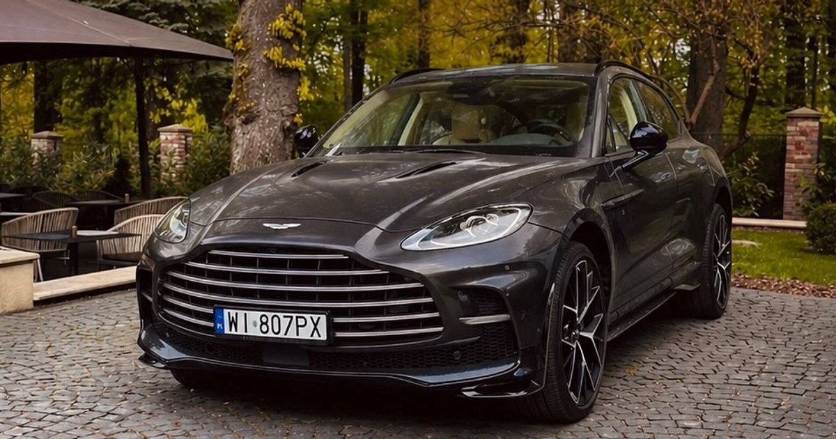В Украине заметили эксклюзивный кроссовер Aston Martin за 14 миллионов на "бляхах" (фото)