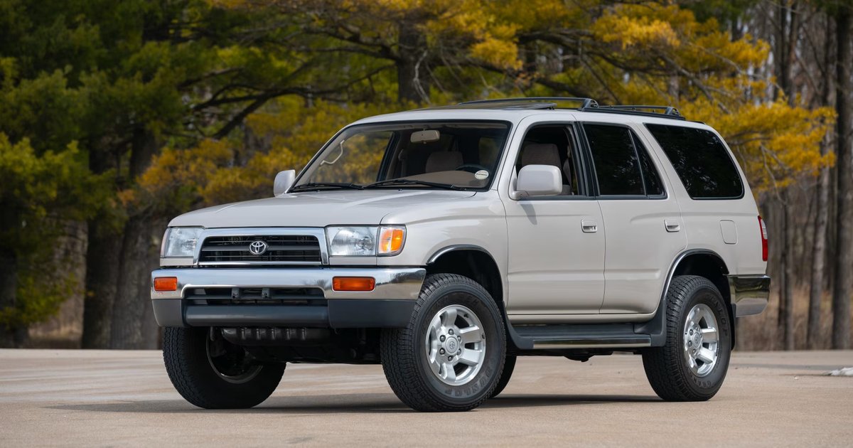 Гость из 90-х: обнаружен 30-летний внедорожник Toyota в новом состоянии (фото)