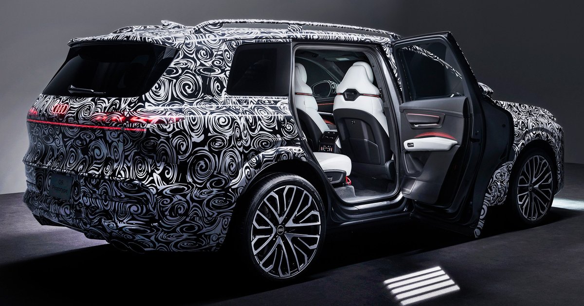 Роскошь на колесах: Audi показал салон самого большого и дорогого внедорожника (видео)