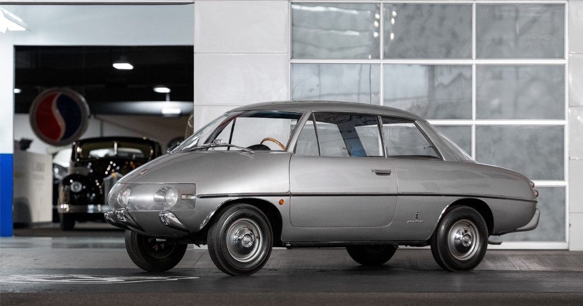 Яйцо на колесах: на аукцион выставили уникальный FIAT 60-х с необычным дизайном (фото)