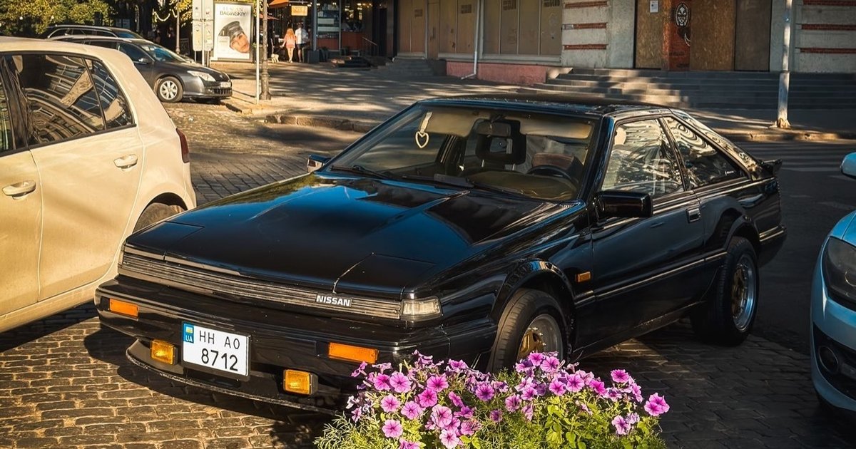 Звезда 80-х: в Украине заметили культовый недорогой спорткар Nissan (фото)