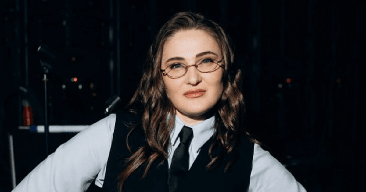 Известная актриса оказалась в эпицентре обстрела Тернополя: "Все горит" (фото)