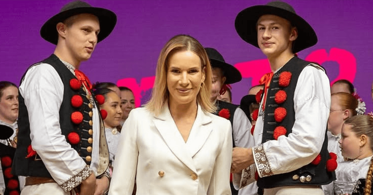 Первая леди Польши удивила своим нарядом: как она выглядит (фото)