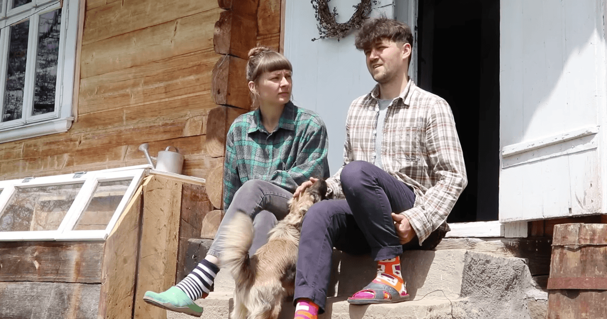 Пара переехала из Киева в село в Карпатах: "Живем на самой горе" (фото)